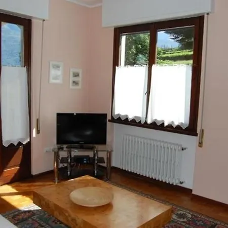 Annetta Mit Sicht Auf Und Berge Pianello Del Lario