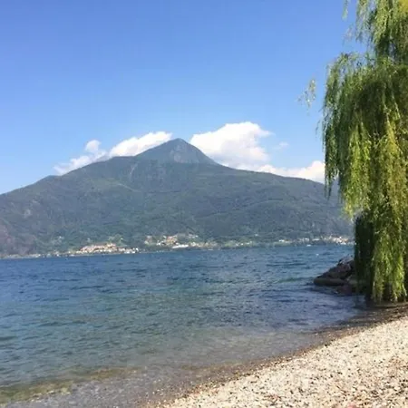 Annetta Mit Sicht Auf Und Berge Pianello Del Lario